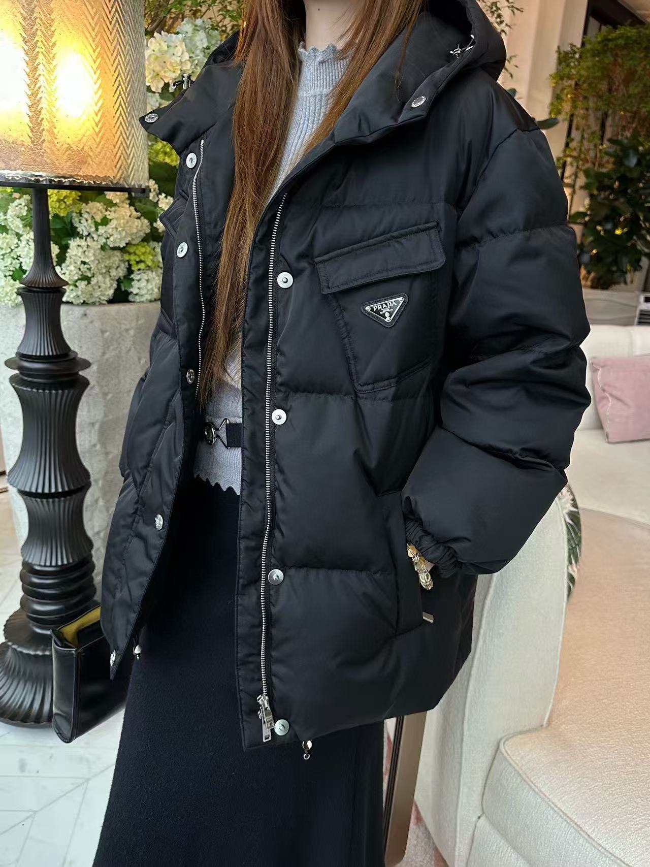 PR4DA フード付きトライアングルロゴダウンジャケット【50％割引+送料無料】