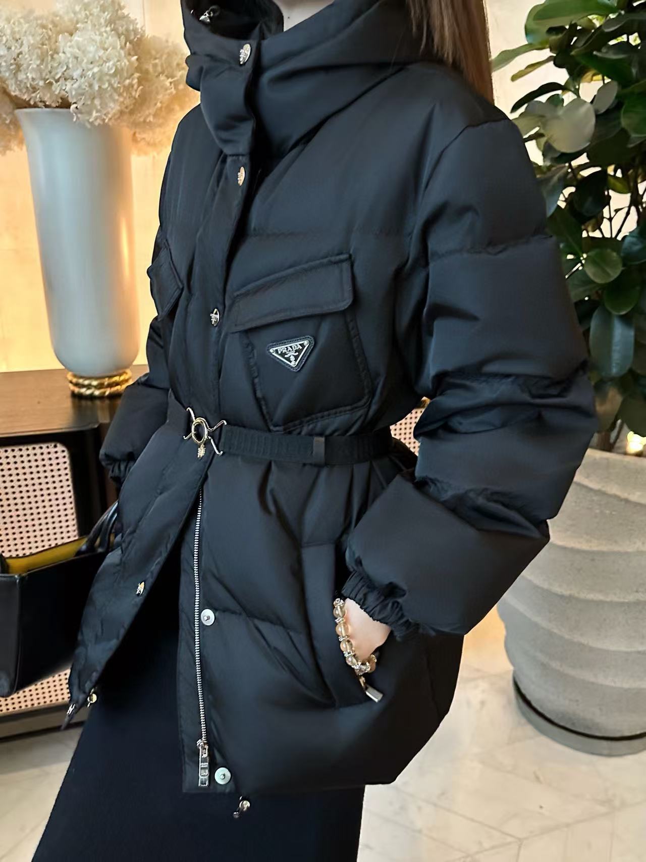 PR4DA フード付きトライアングルロゴダウンジャケット【50％割引+送料無料】