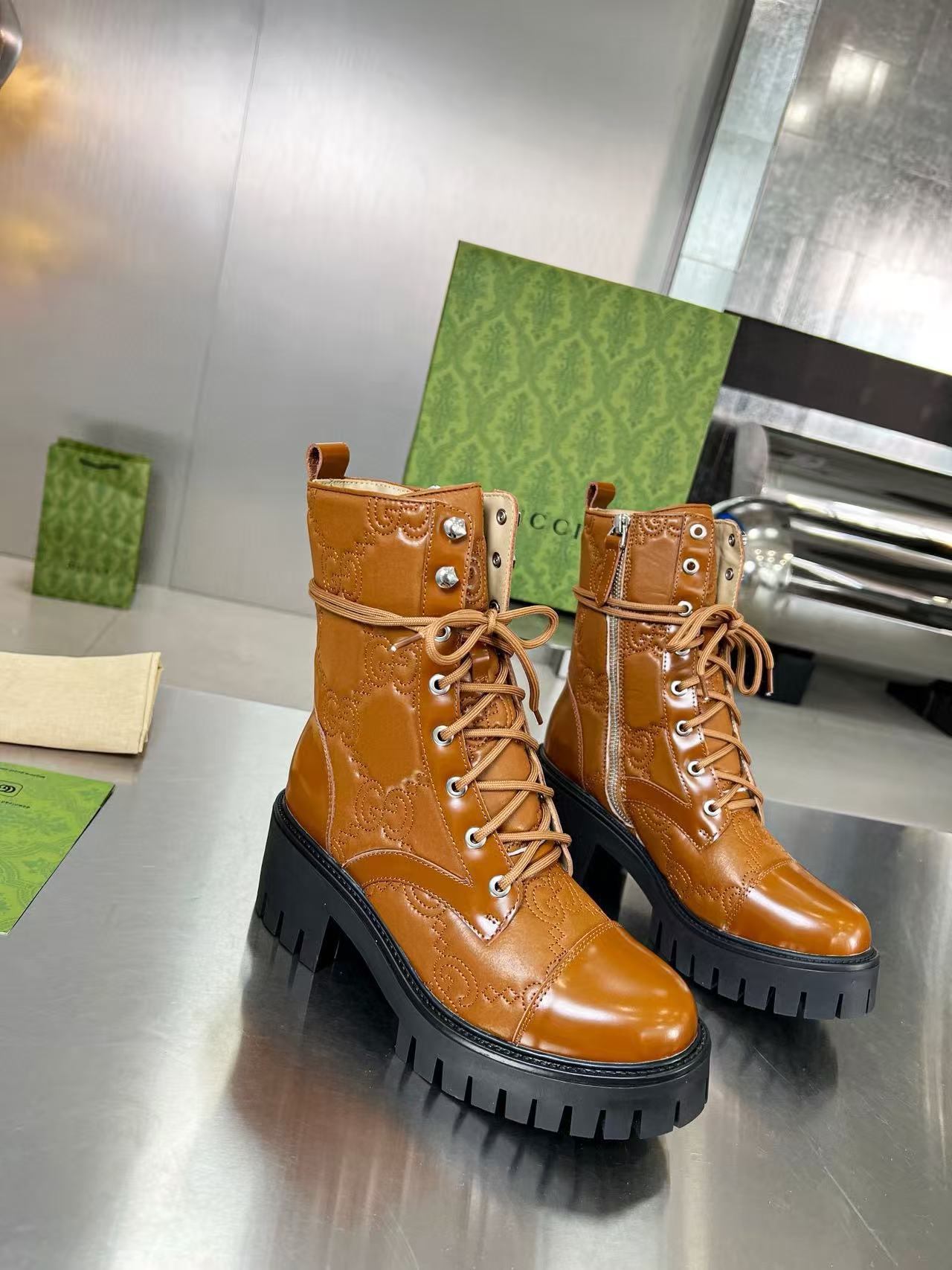 GUCC1 高品質ジャカードパテントレザーアンクルブーツ【50％割引+送料無料】