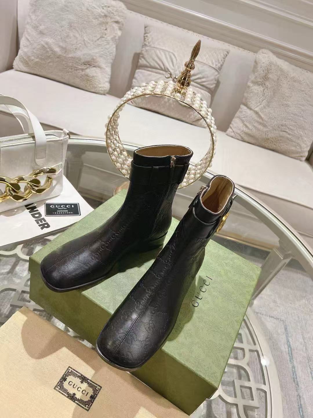 GUCC1 高品質エンボスレザーアンクルブーツ【50％割引+送料無料】