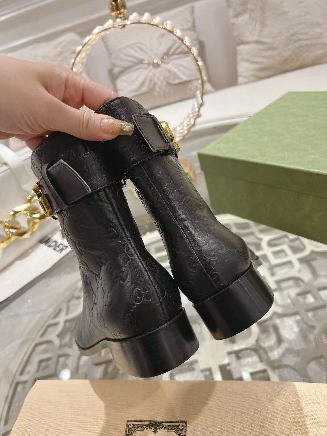 GUCC1 高品質エンボスレザーアンクルブーツ【50％割引+送料無料】