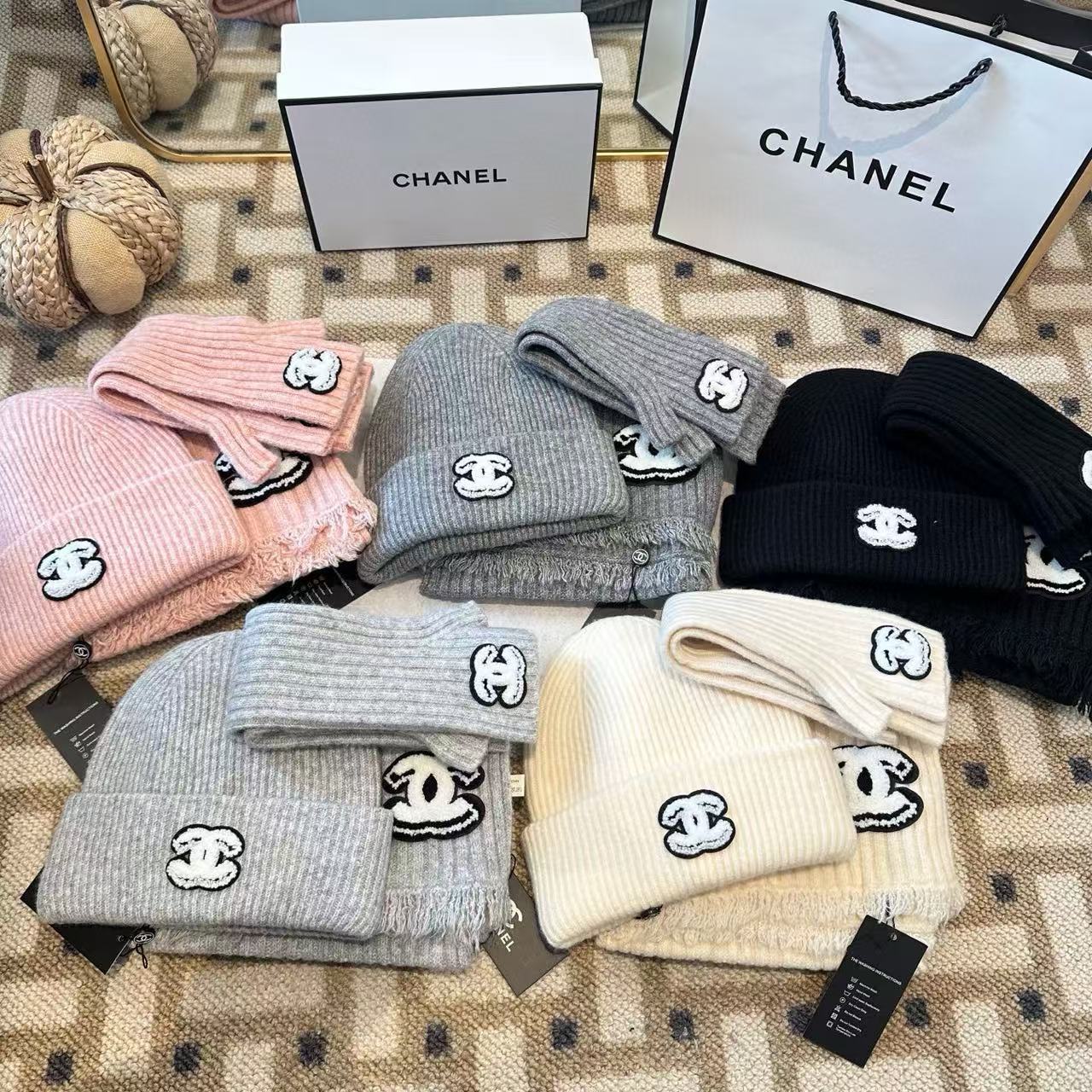 CHANE1 ダブルC ウールハット + スカーフ + グローブ【50％割引+送料無料】