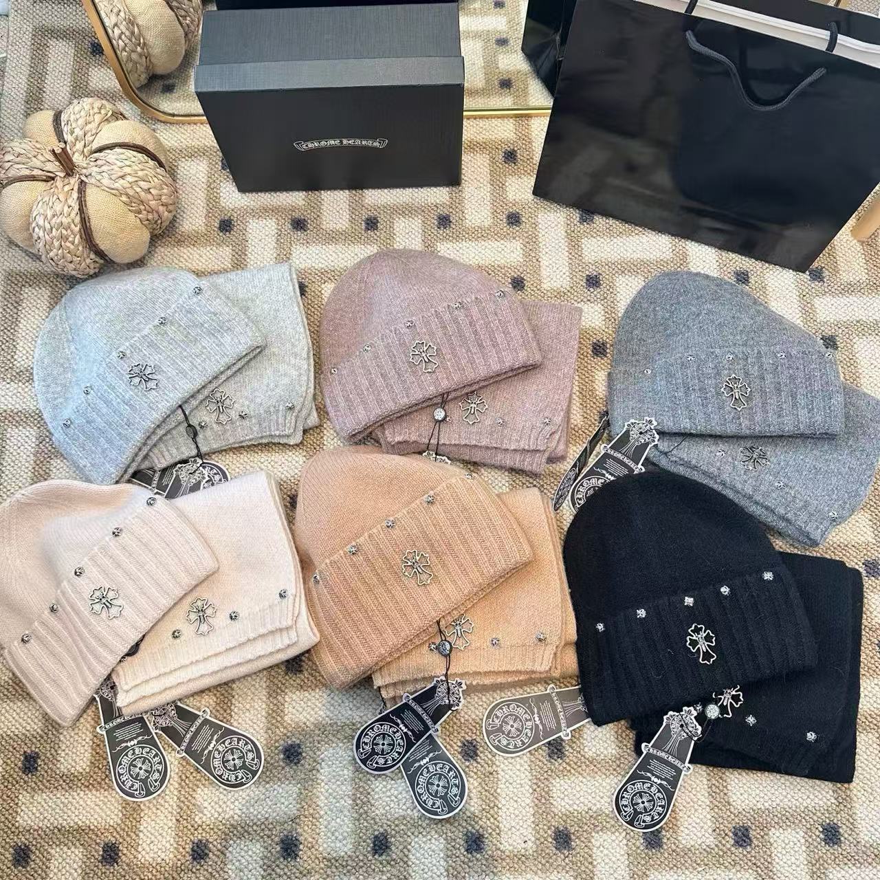 Chr0me Heartsウールの帽子とマフラーのツーピースセット【50％割引+送料無料】