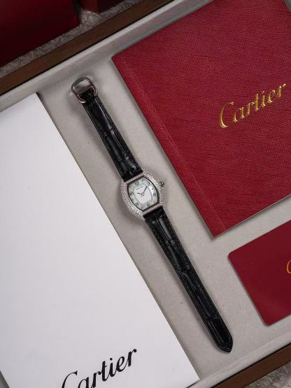 P1AGET ダイヤモンドセット レザーストラップ レディースウォッチ【50％割引+送料無料】