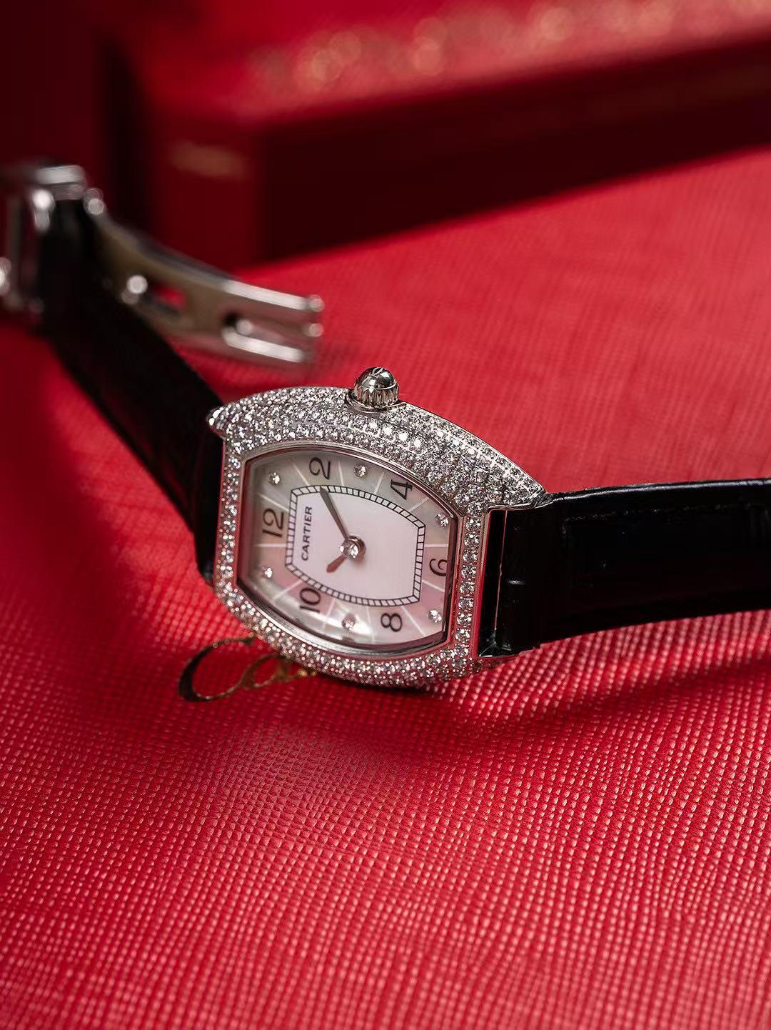 P1AGET ダイヤモンドセット レザーストラップ レディースウォッチ【50％割引+送料無料】