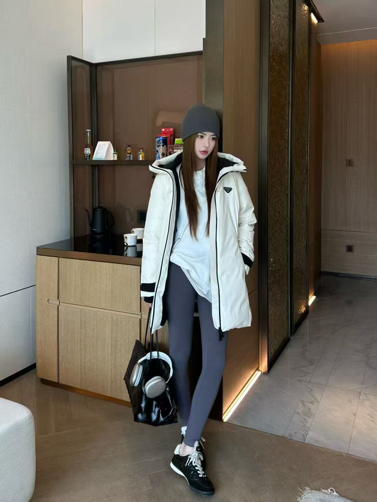 PR4DA フード付きトライアングルロゴダウンジャケット【50％割引+送料無料】