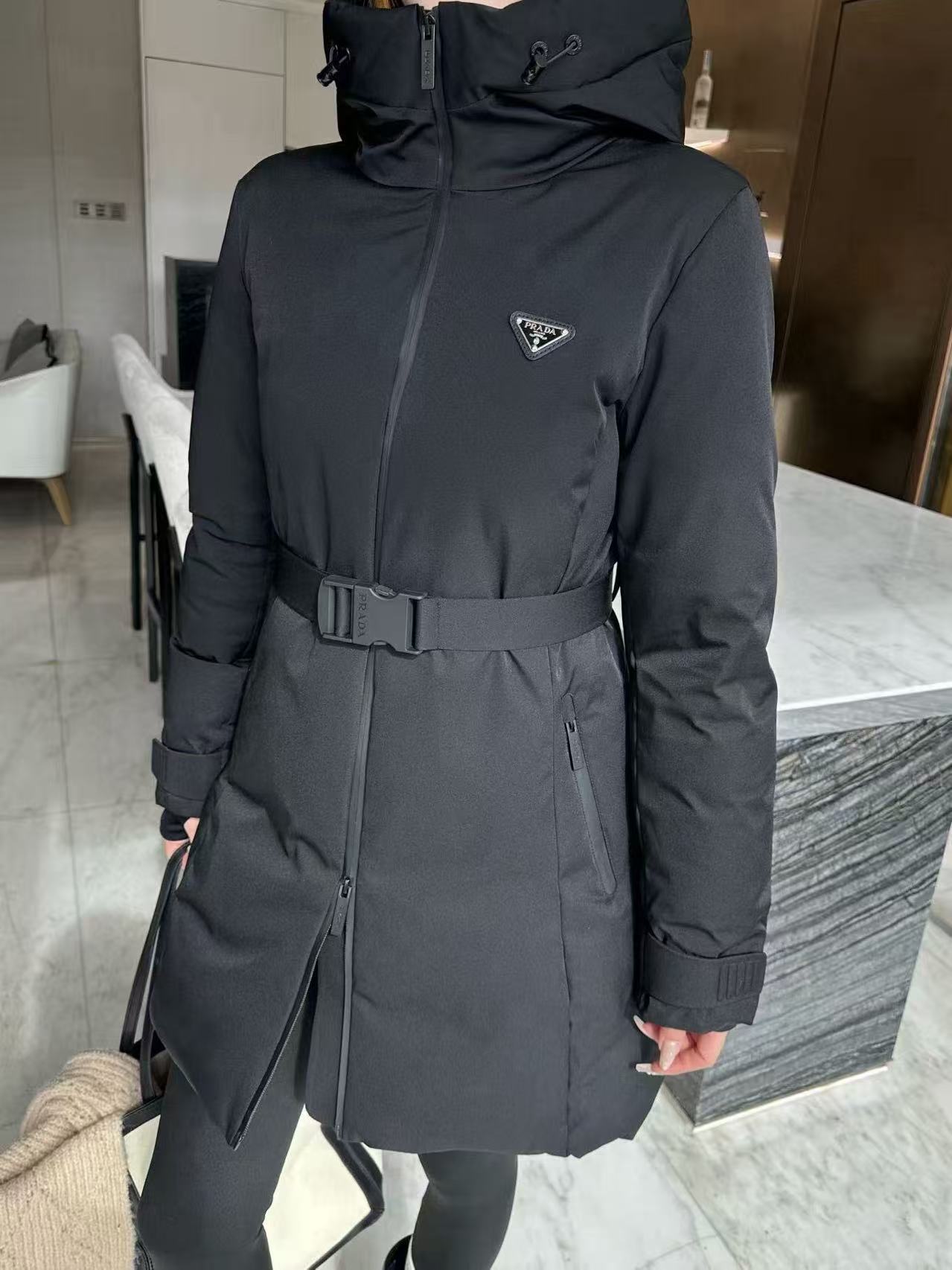 PR4DA フード付きトライアングルロゴダウンジャケット【50％割引+送料無料】