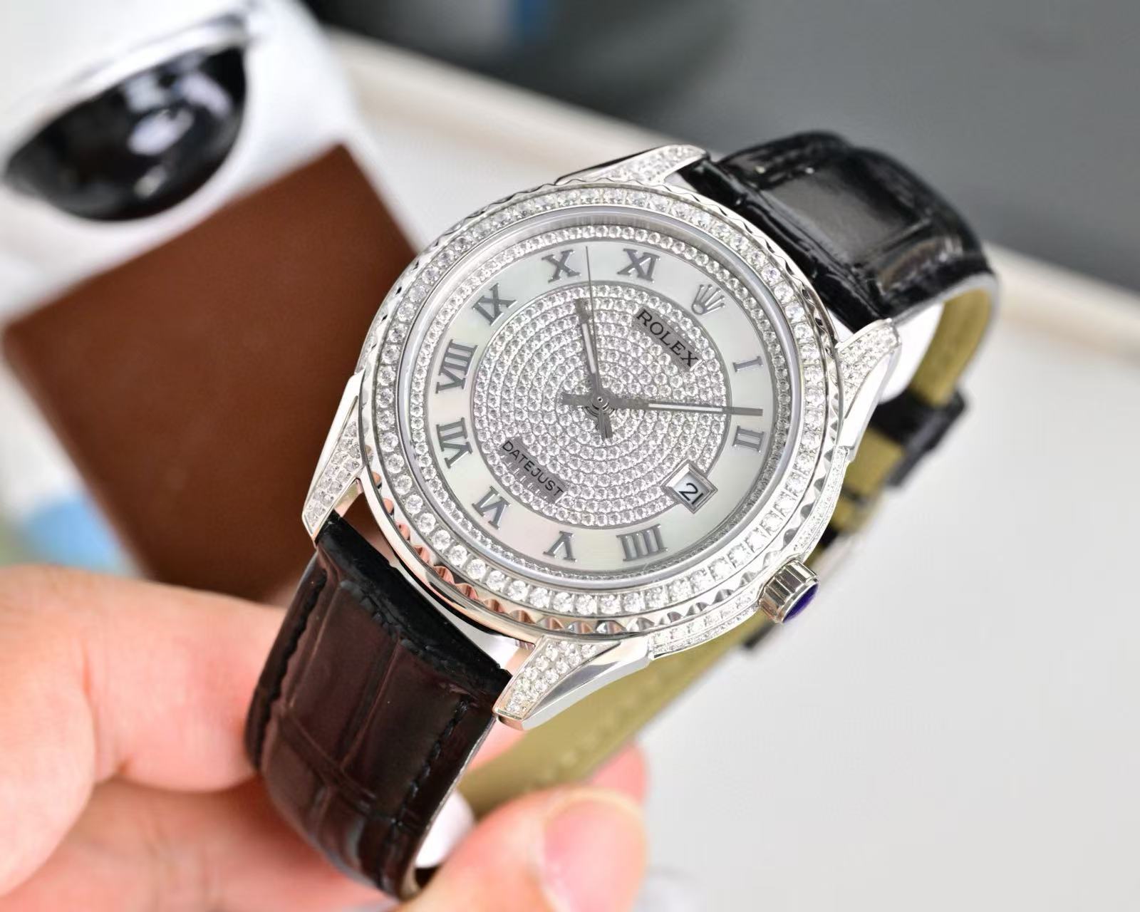 【RO1EX】高品質ダイヤモンドスタッズレザーストラップメンズウォッチ【50％割引+送料無料】