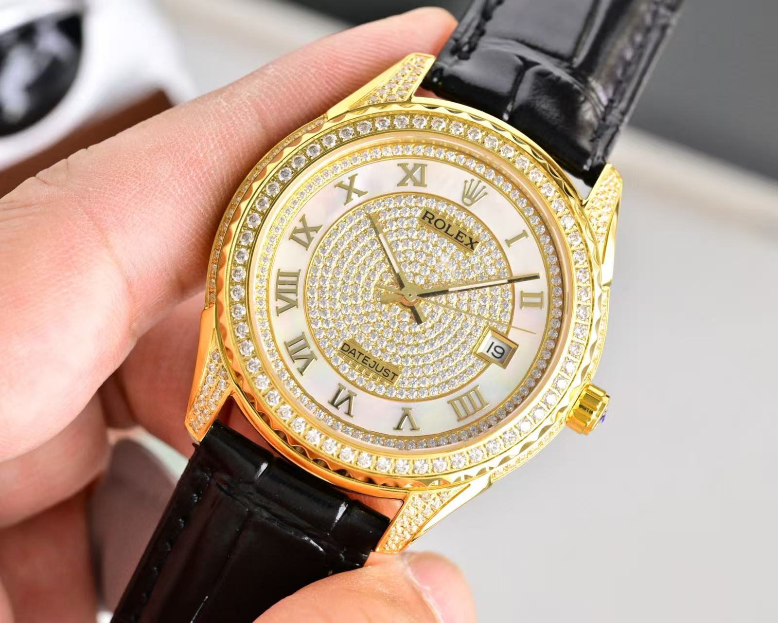 【RO1EX】高品質ダイヤモンドスタッズレザーストラップメンズウォッチ【50％割引+送料無料】