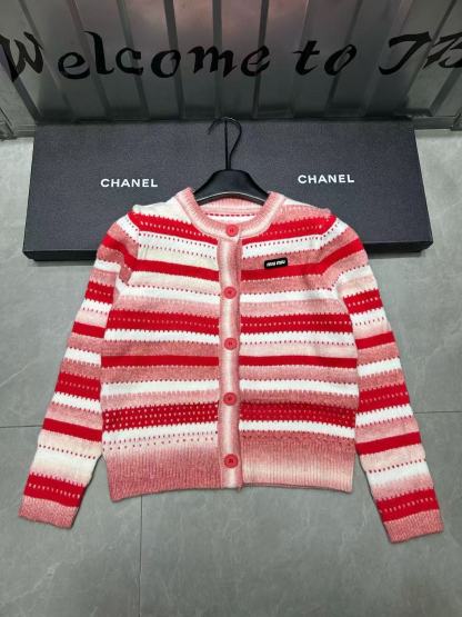 M1UM1U レッドストライプウールカーディガン【50％割引+送料無料】