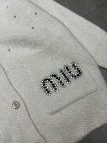 M1UM1U1Vネックダイヤモンドカーディガン【50％割引+送料無料】