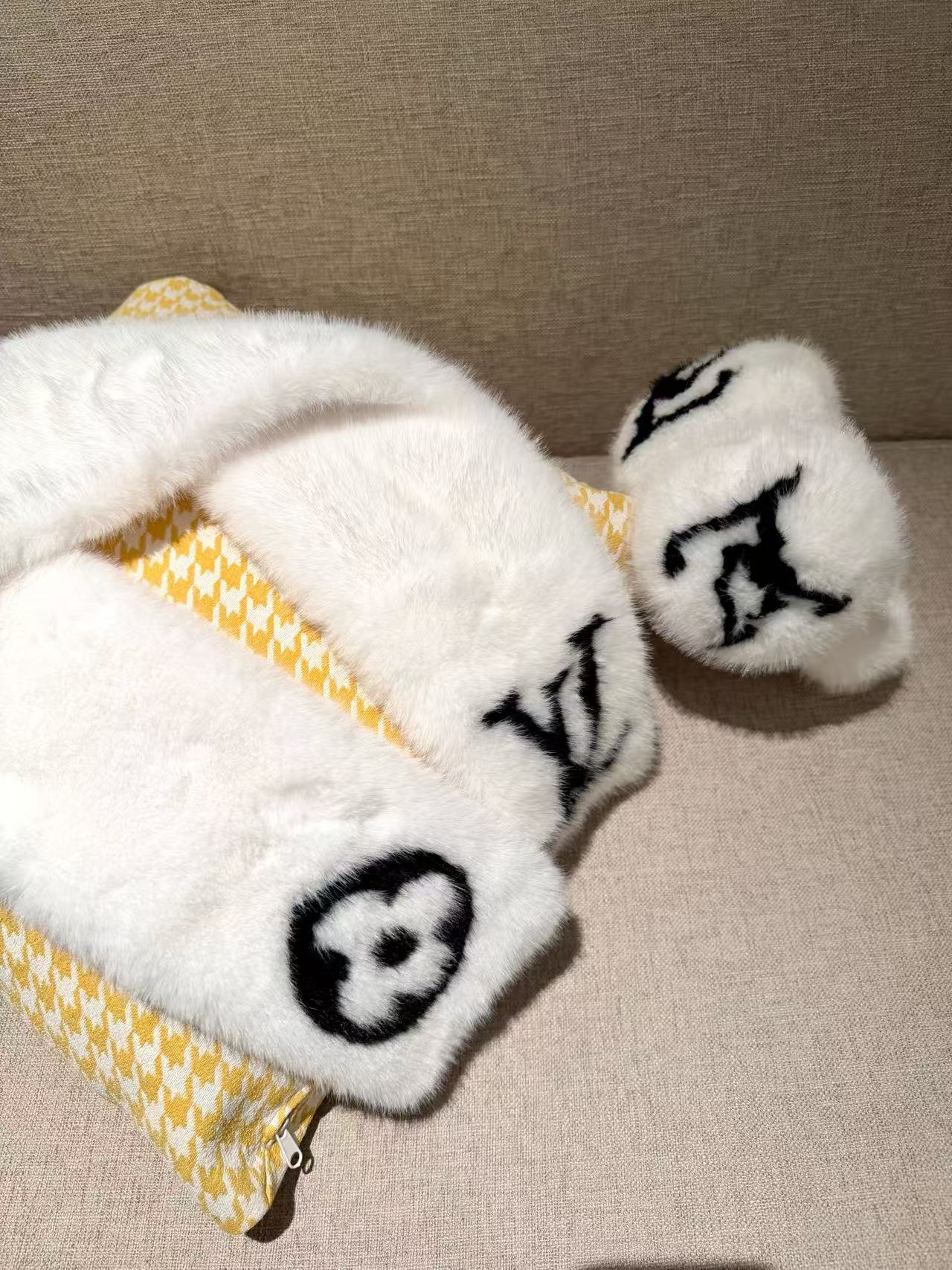 LVクローバーイヤーマフ＋スカーフ ツーピースセット【50％割引+送料無料】