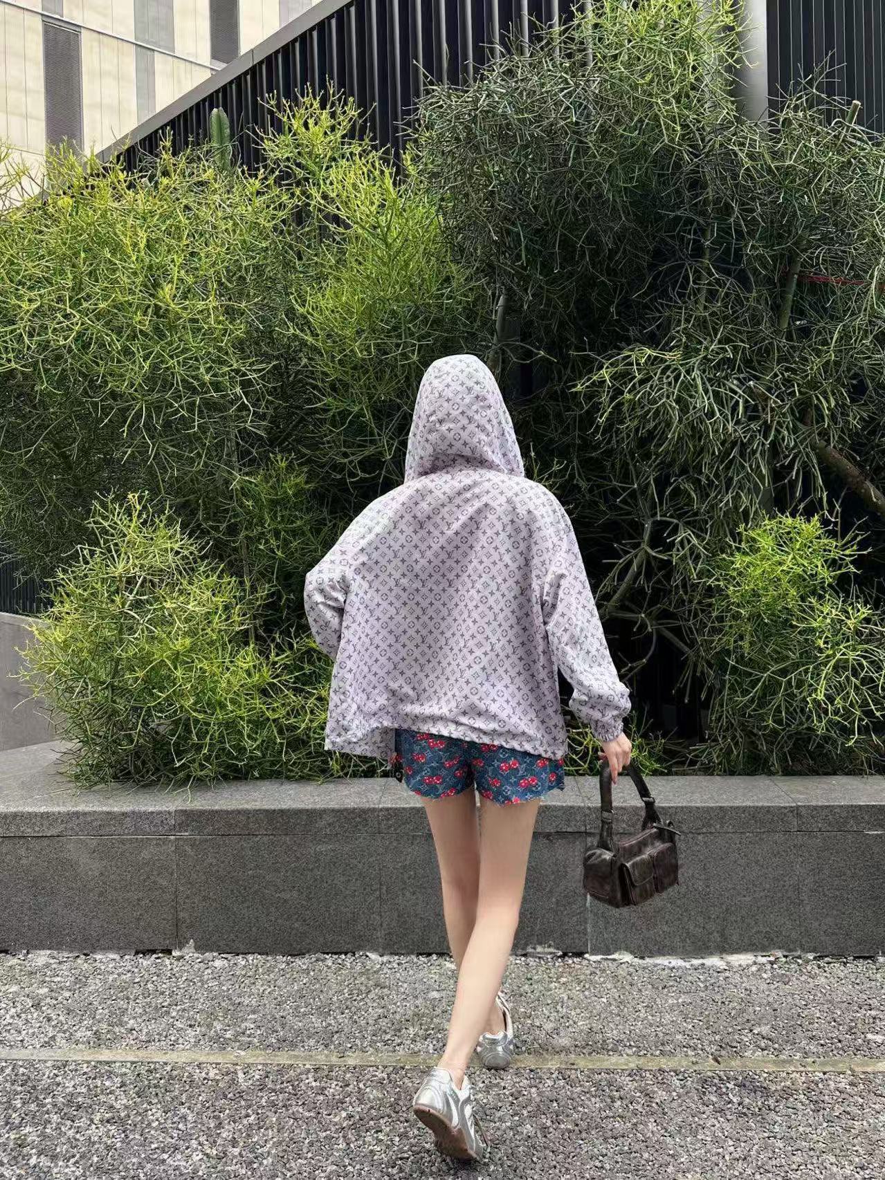 LVプリント ジップアップ フード付きジャケット【50％割引+送料無料】