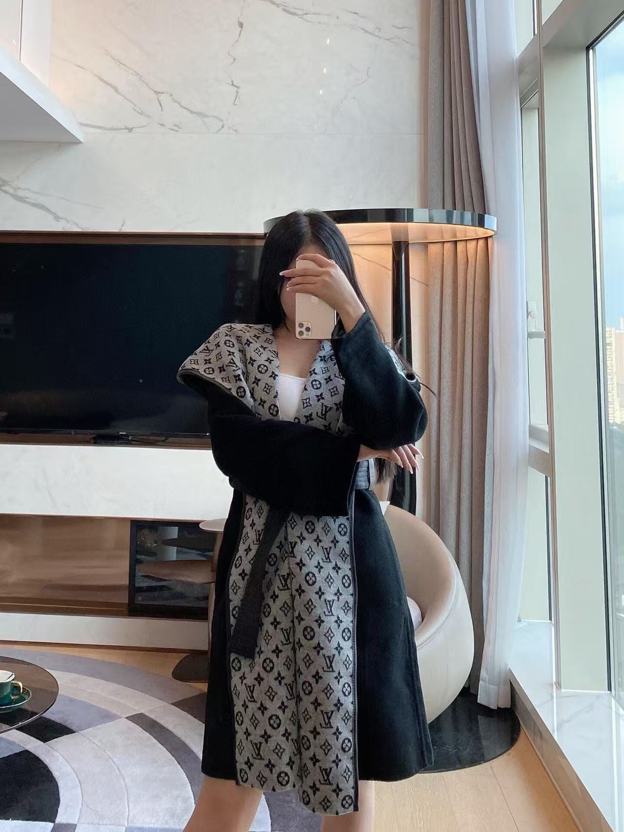 LVプリントのフード付きカシミアコート【50％割引+送料無料】