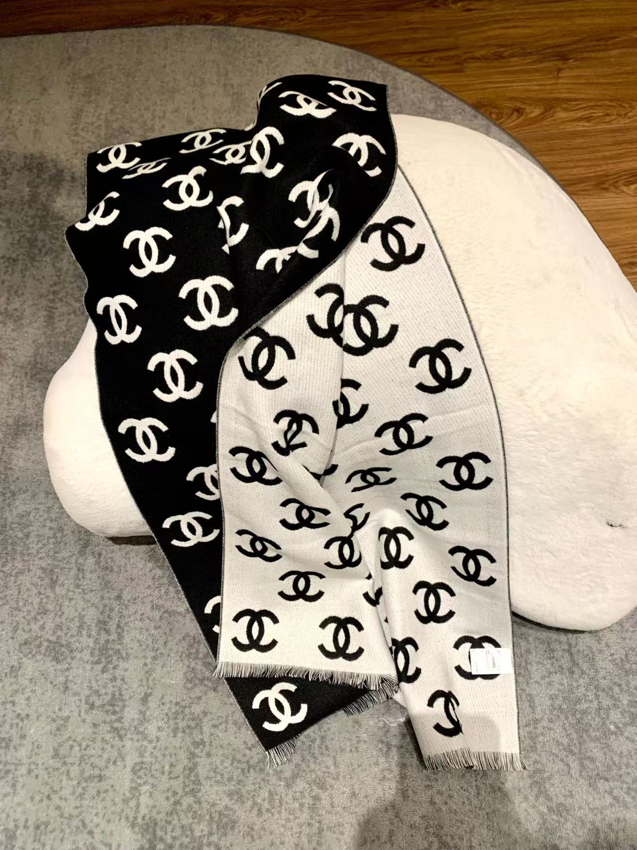 CHANE1 ダブルCロゴ入りカシミアスカーフ【50％割引+送料無料】