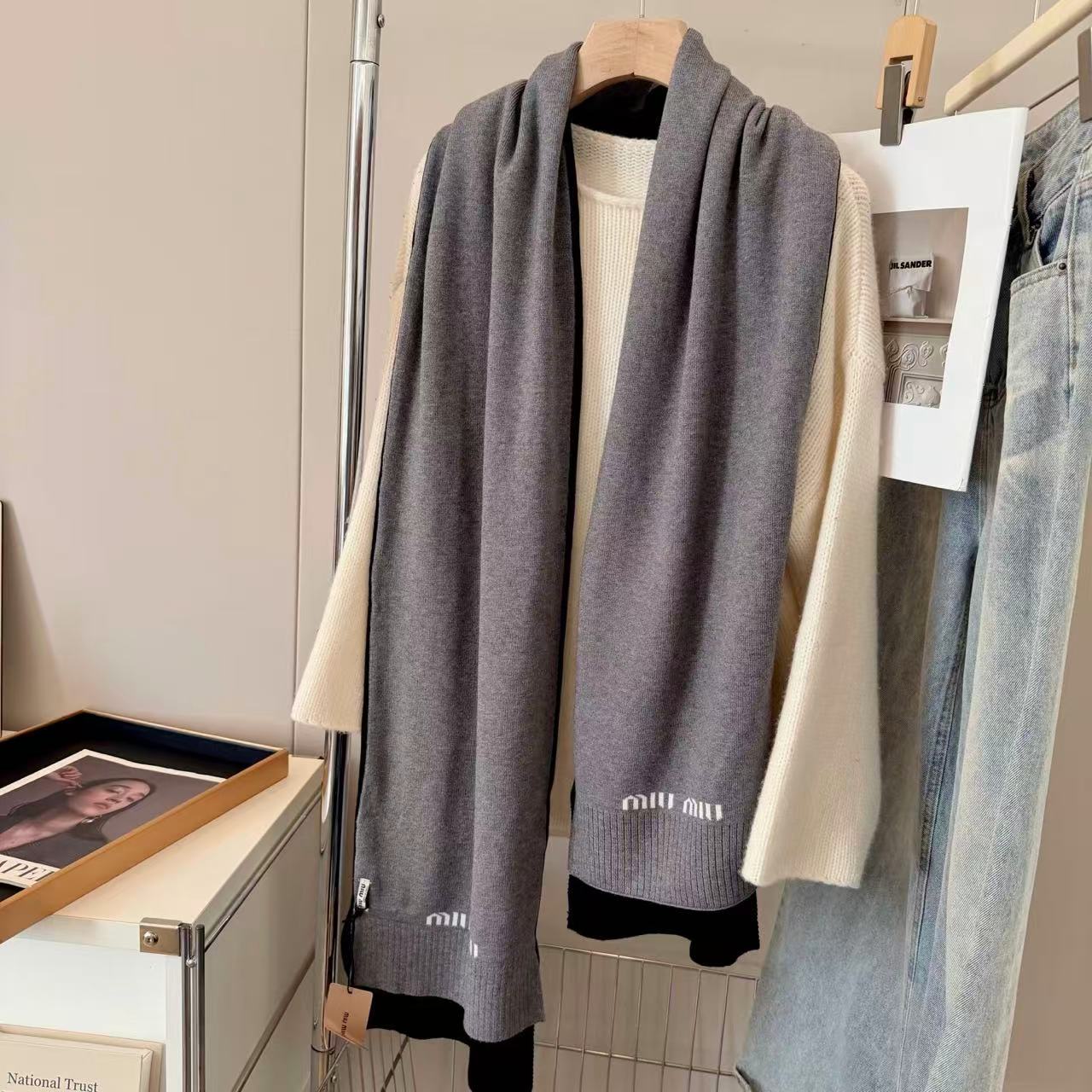 M1UM1U シンプルレターウールスカーフ【50％割引+送料無料】