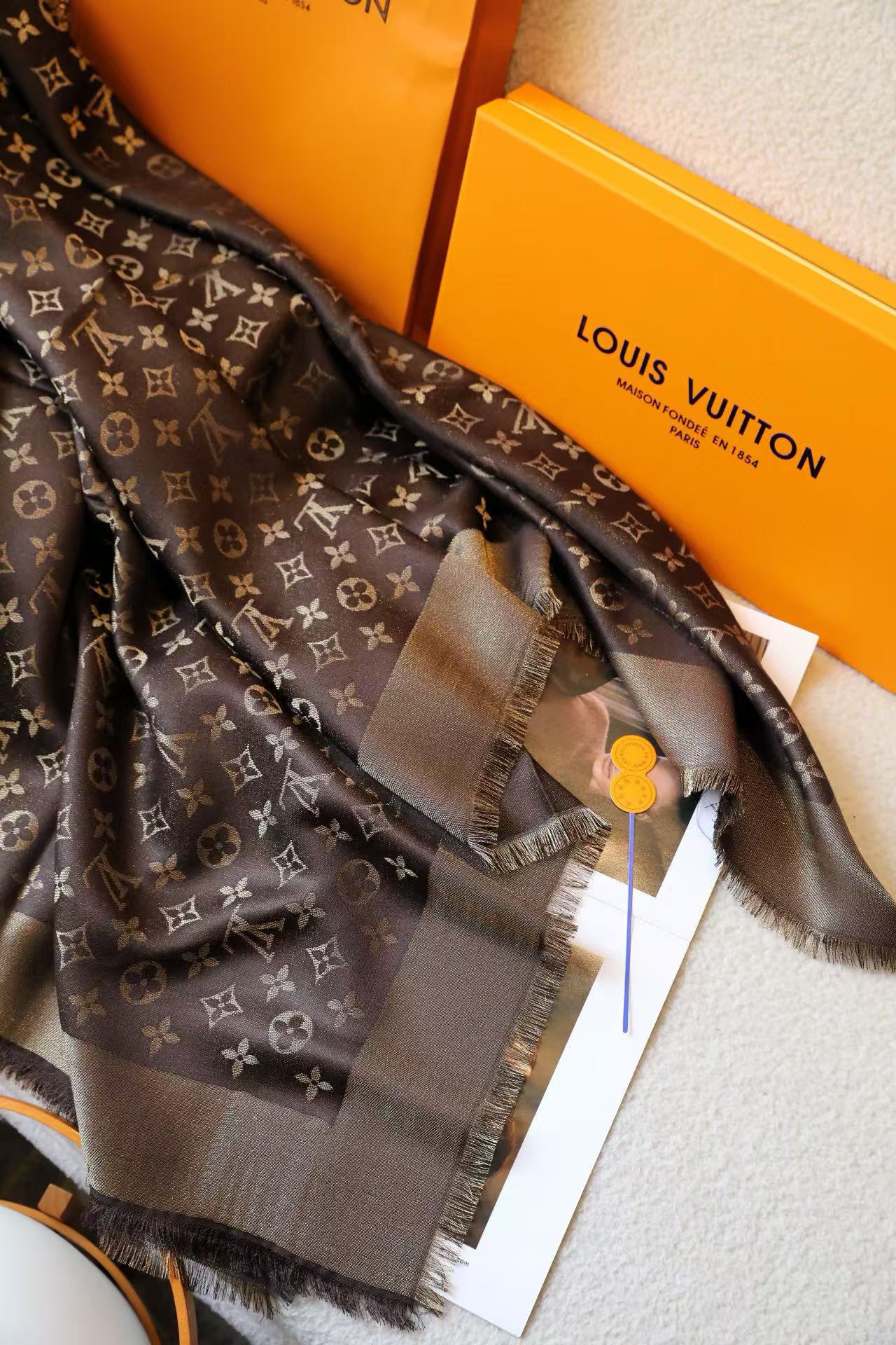 LVプリントウールスカーフ【50％割引+送料無料】