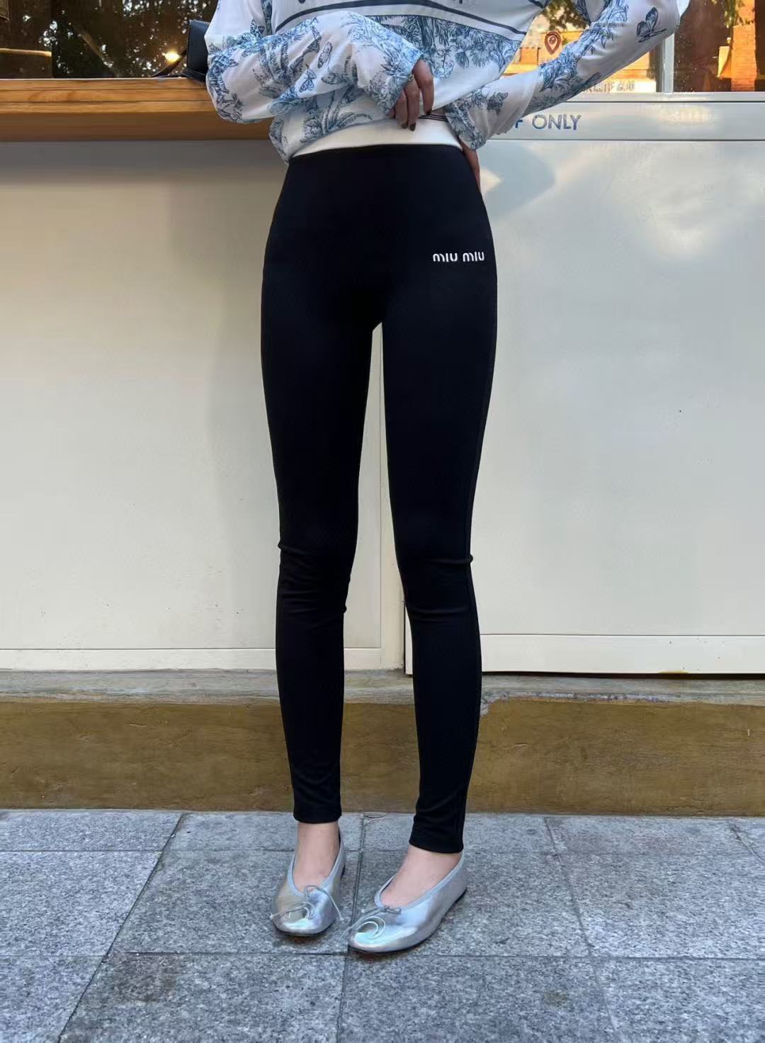 M1UM1U ミニマリスト レター レギンス【50％割引+送料無料】