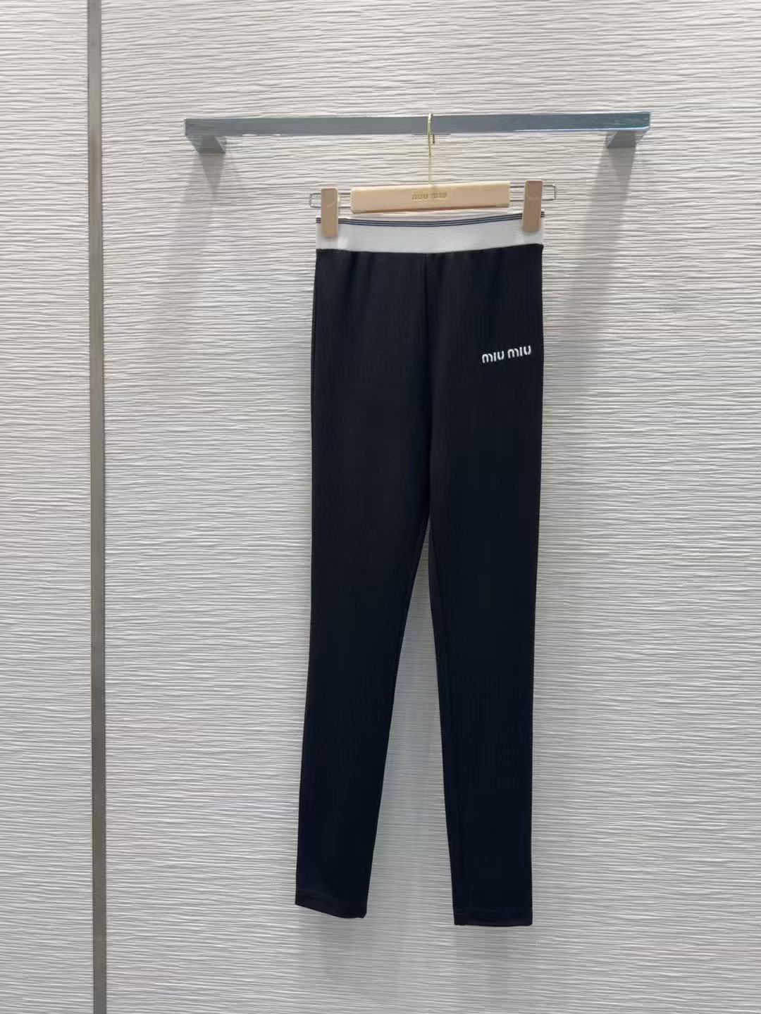 M1UM1U ミニマリスト レター レギンス【50％割引+送料無料】