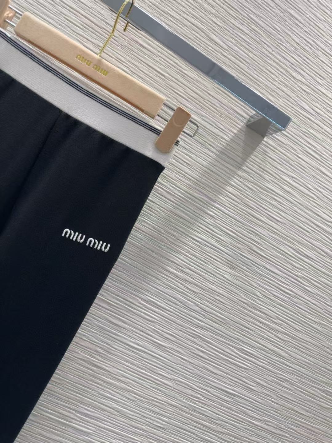 M1UM1U ミニマリスト レター レギンス【50％割引+送料無料】