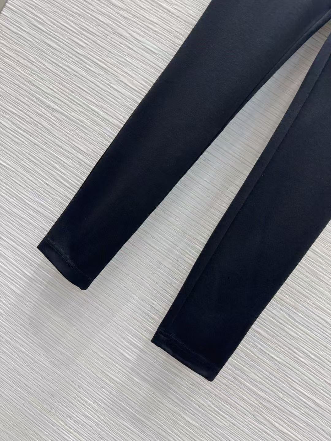 M1UM1U ミニマリスト レター レギンス【50％割引+送料無料】