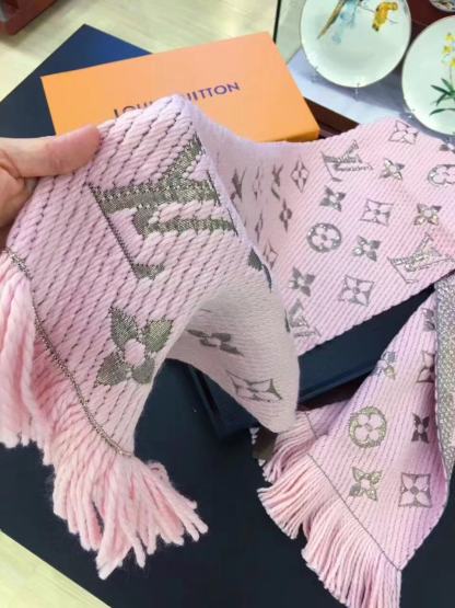 LV刺繍ロゴウールスカーフ【50％割引+送料無料】