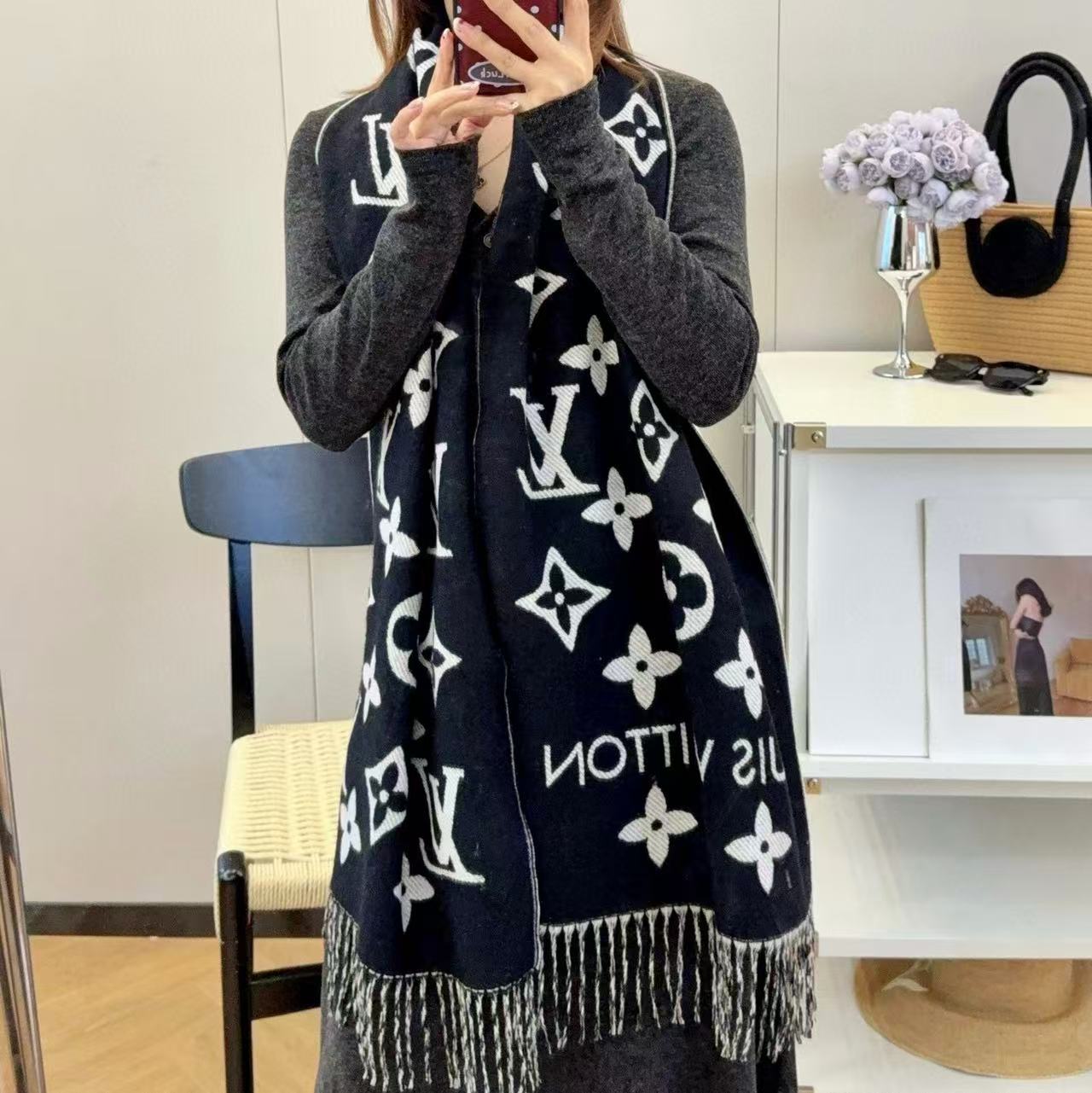 LV四つ葉のクローバープリントカシミアスカーフ【50％割引+送料無料】