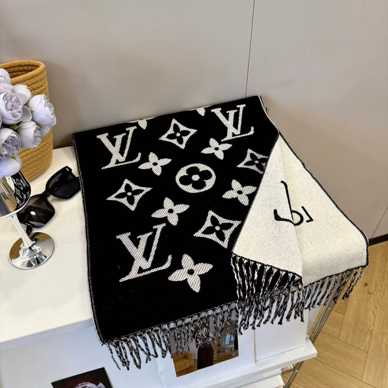 LV四つ葉のクローバープリントカシミアスカーフ【50％割引+送料無料】