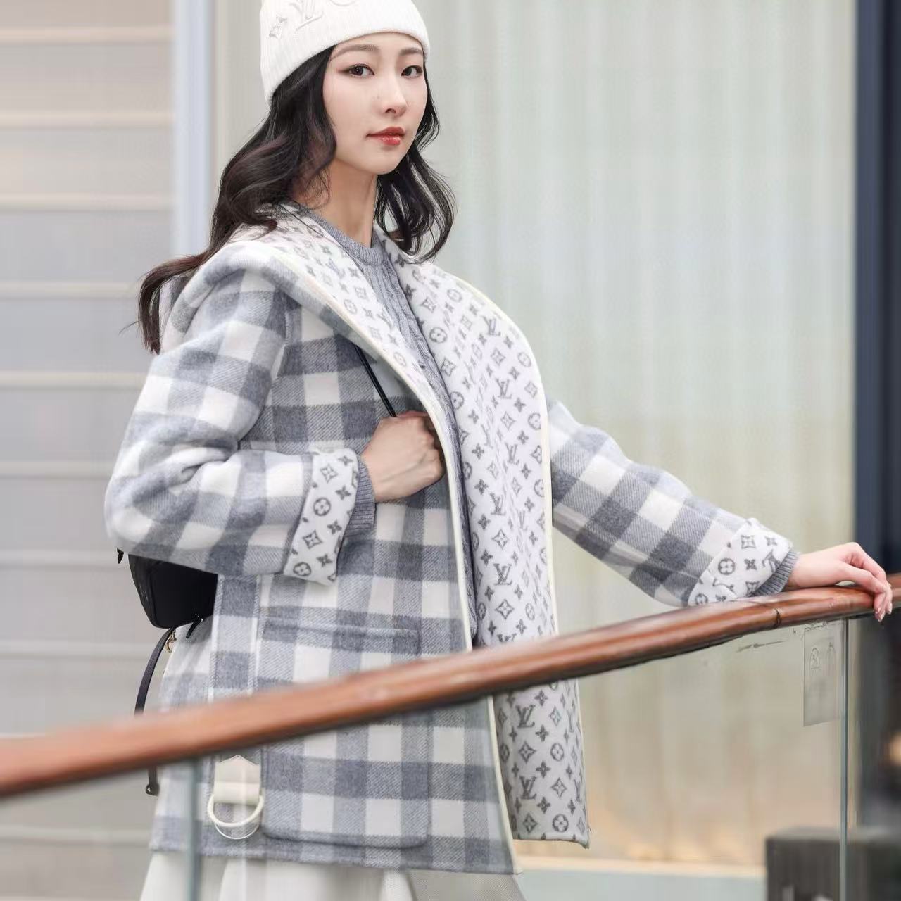 LV 両面チェック柄フード付きジャケット【50％割引+送料無料】