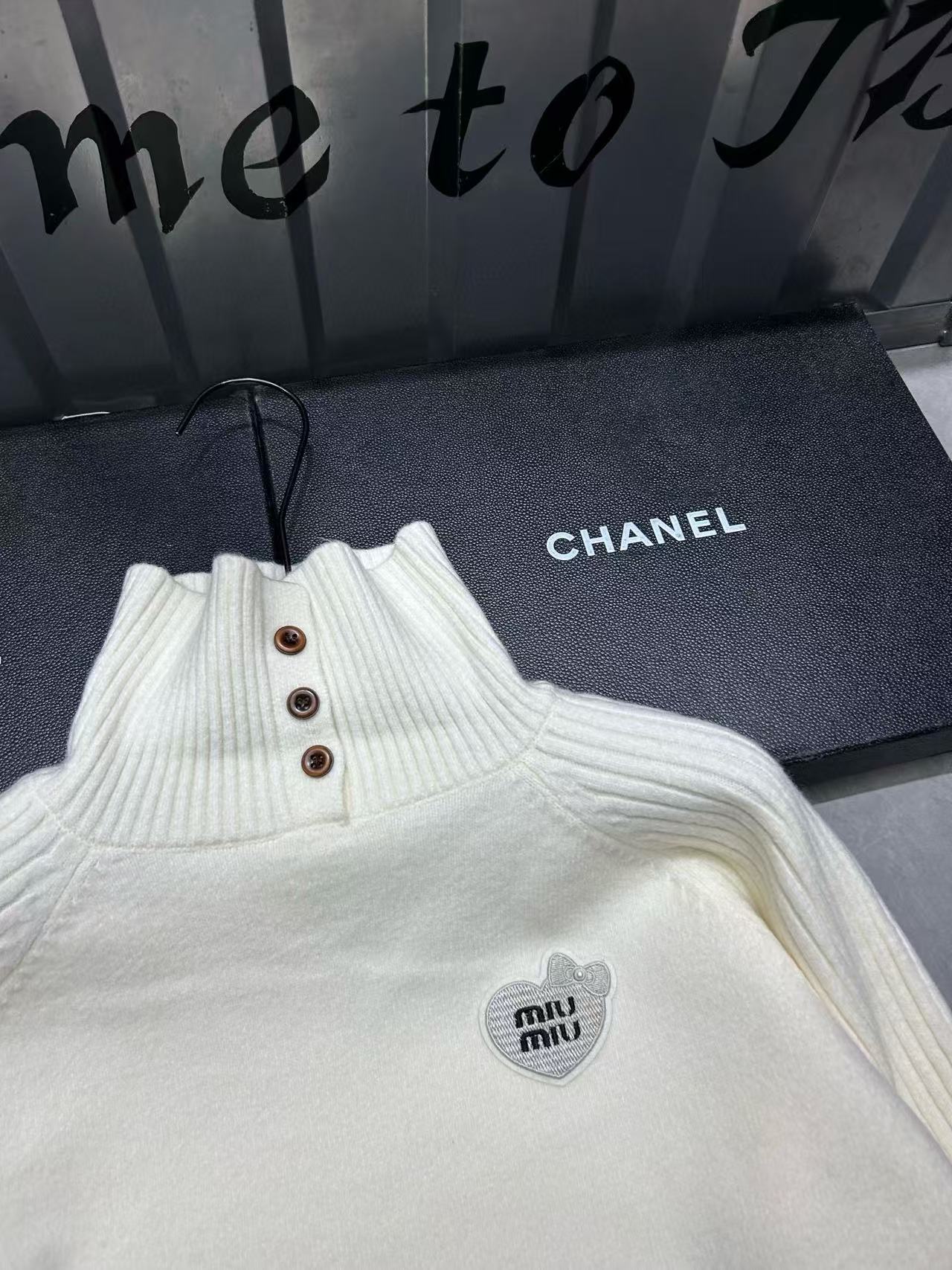 M1UM1U ハイネック ハート型ウールセーター【50％割引+送料無料】