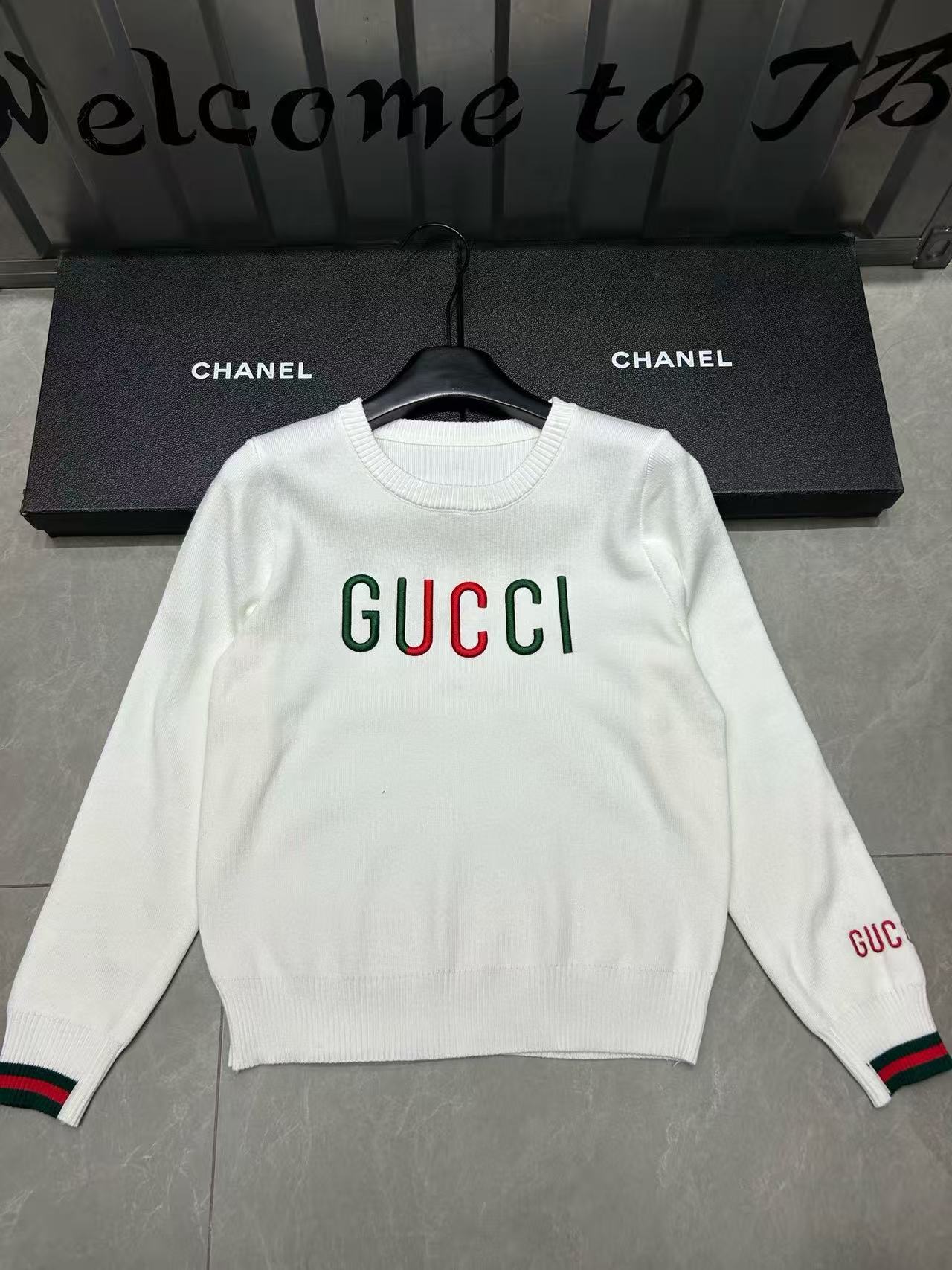 GUCC1 刺繍入りレターウールセーター【50％割引+送料無料】