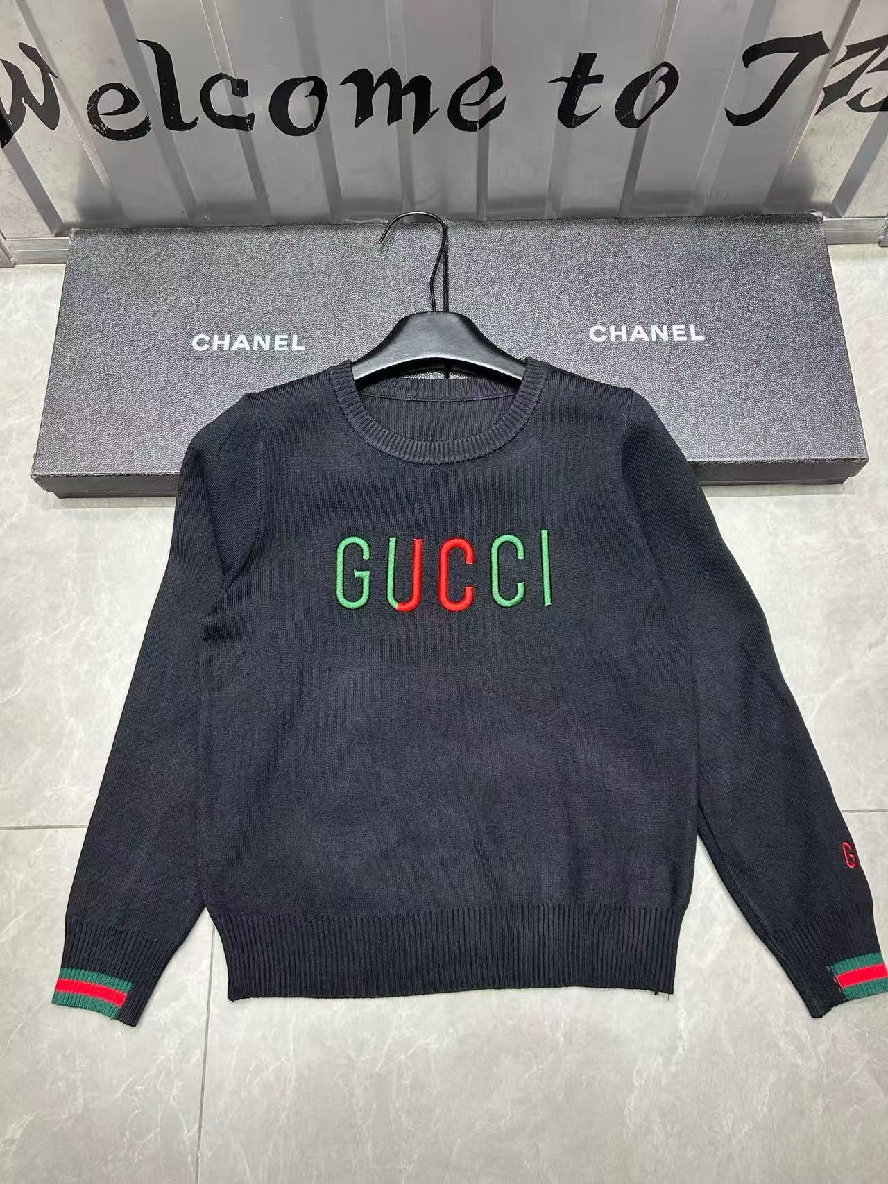 GUCC1 刺繍入りレターウールセーター【50％割引+送料無料】