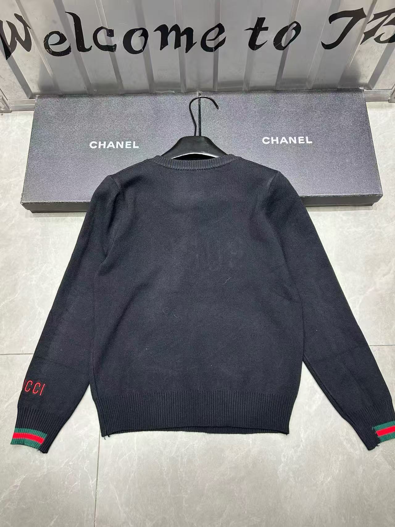 GUCC1 刺繍入りレターウールセーター【50％割引+送料無料】