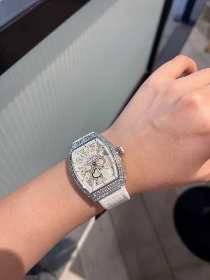 Frank Mul1erダイヤモンドをちりばめたハート型バレルのレディース腕時計【50％割引+送料無料】