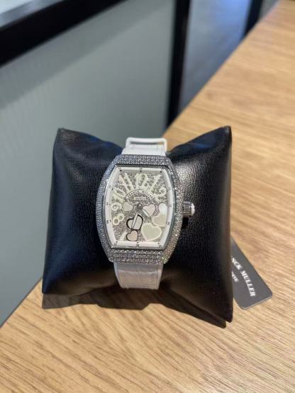 Frank Mul1erダイヤモンドをちりばめたハート型バレルのレディース腕時計【50％割引+送料無料】