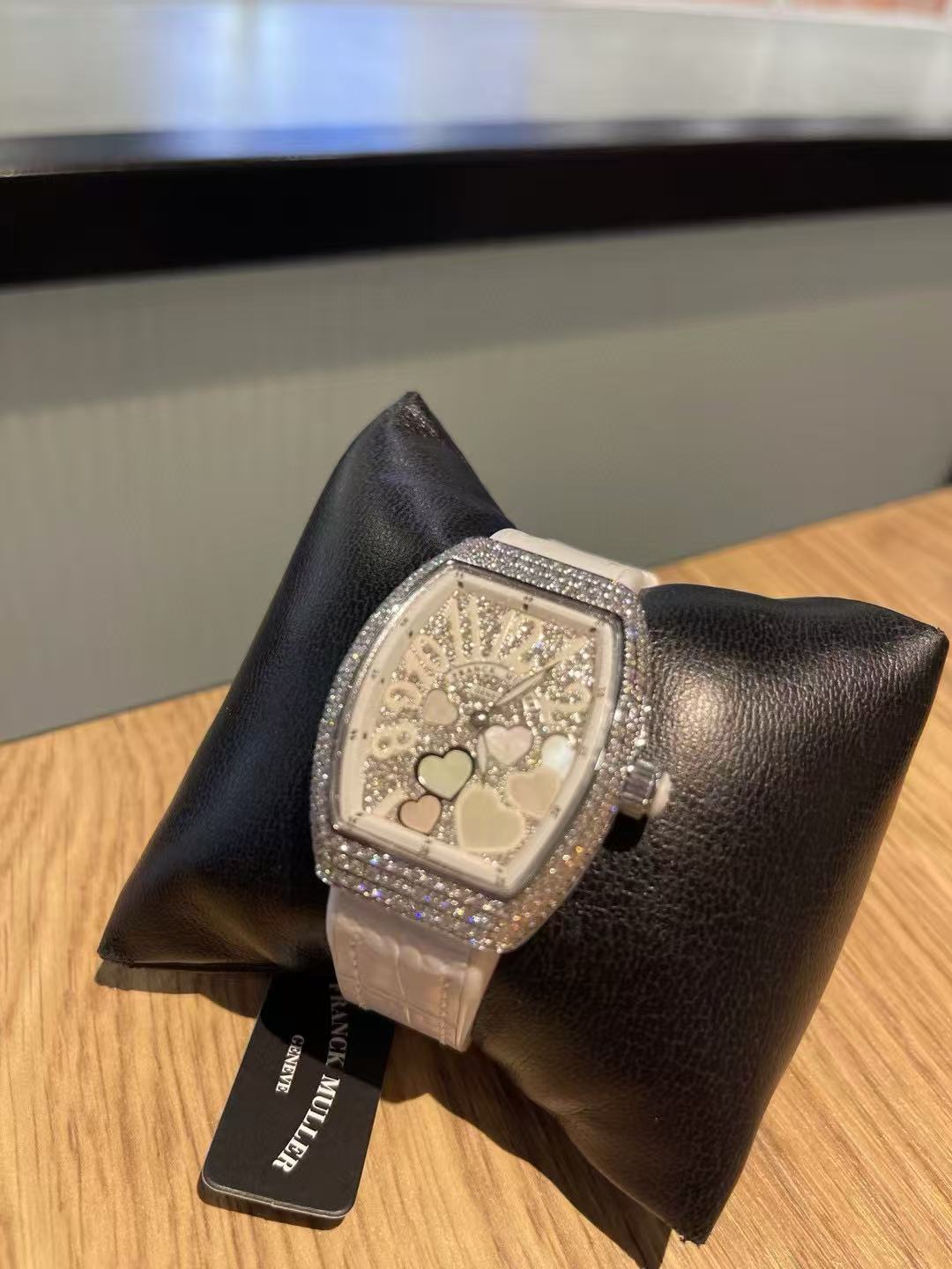 Frank Mul1erダイヤモンドをちりばめたハート型バレルのレディース腕時計【50％割引+送料無料】