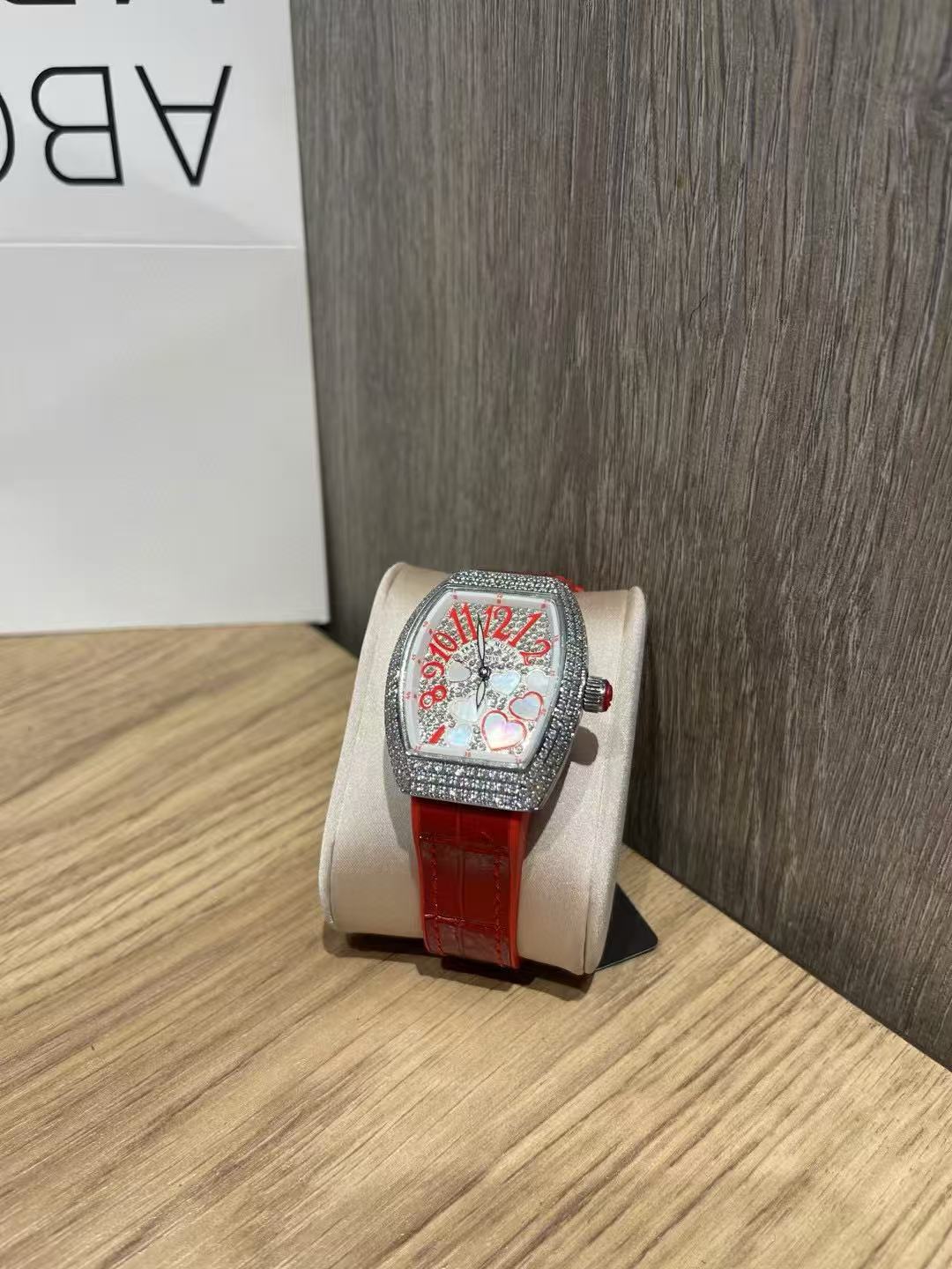 Frank Mul1erダイヤモンドをちりばめたハート型バレルのレディース腕時計【50％割引+送料無料】