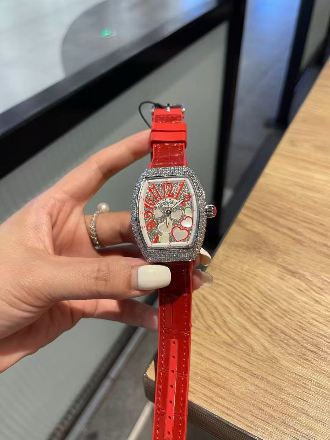 Frank Mul1erダイヤモンドをちりばめたハート型バレルのレディース腕時計【50％割引+送料無料】