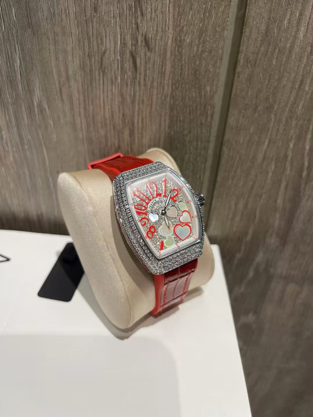 Frank Mul1erダイヤモンドをちりばめたハート型バレルのレディース腕時計【50％割引+送料無料】