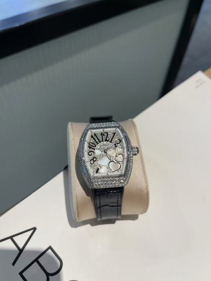 Frank Mul1erダイヤモンドをちりばめたハート型バレルのレディース腕時計【50％割引+送料無料】