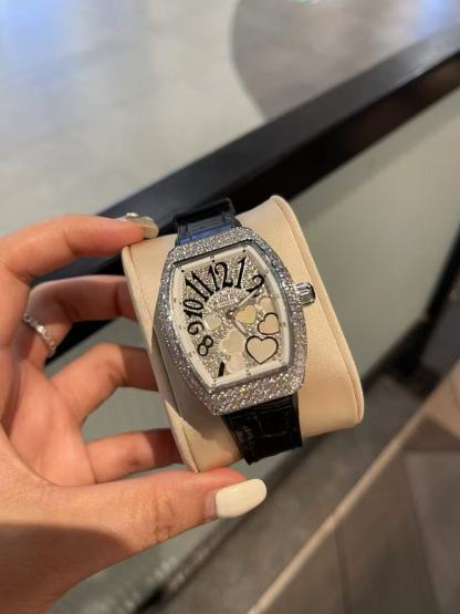 Frank Mul1erダイヤモンドをちりばめたハート型バレルのレディース腕時計【50％割引+送料無料】