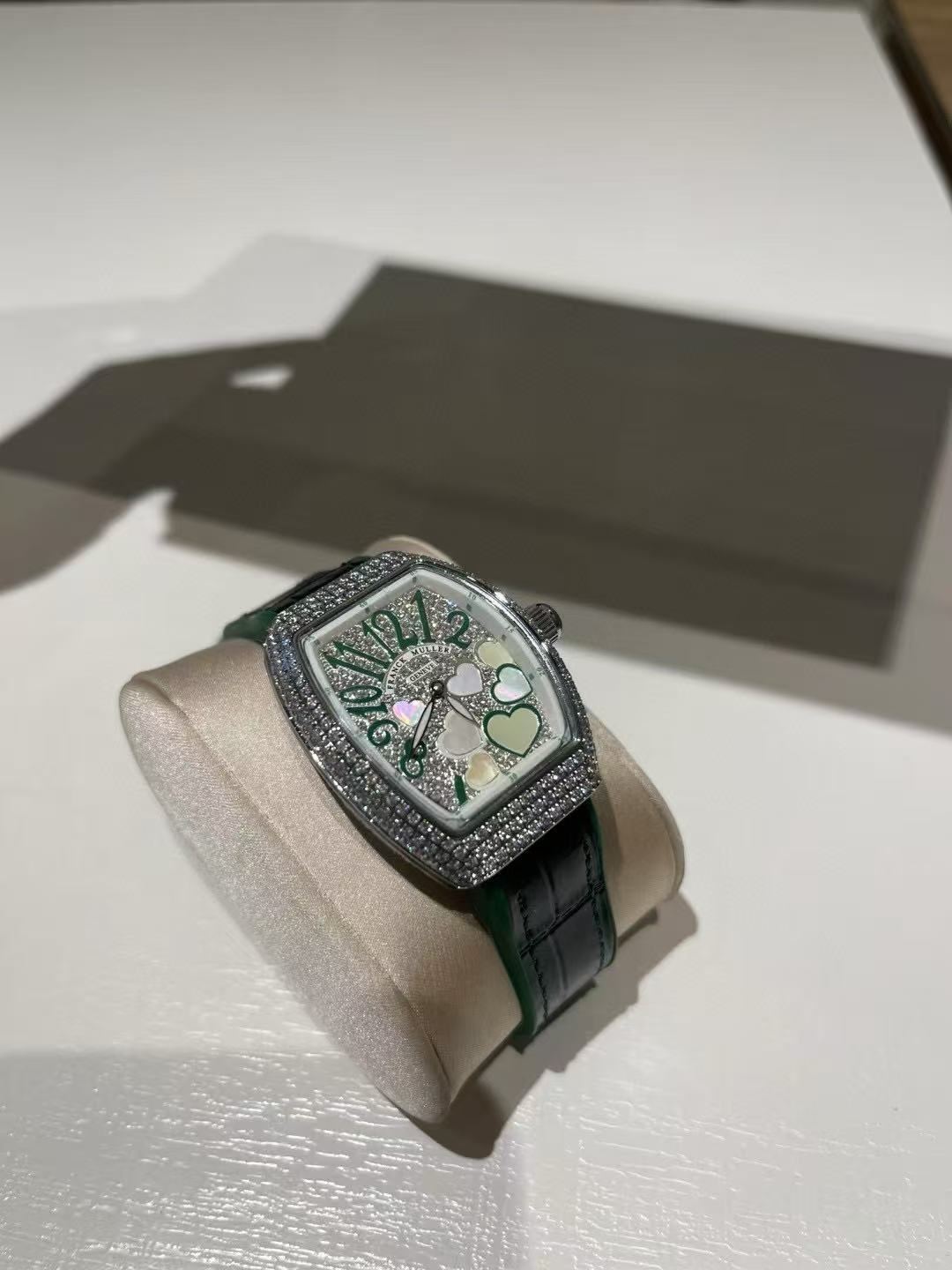 Frank Mul1erダイヤモンドをちりばめたハート型バレルのレディース腕時計【50％割引+送料無料】