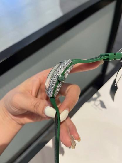 Frank Mul1erダイヤモンドをちりばめたハート型バレルのレディース腕時計【50％割引+送料無料】