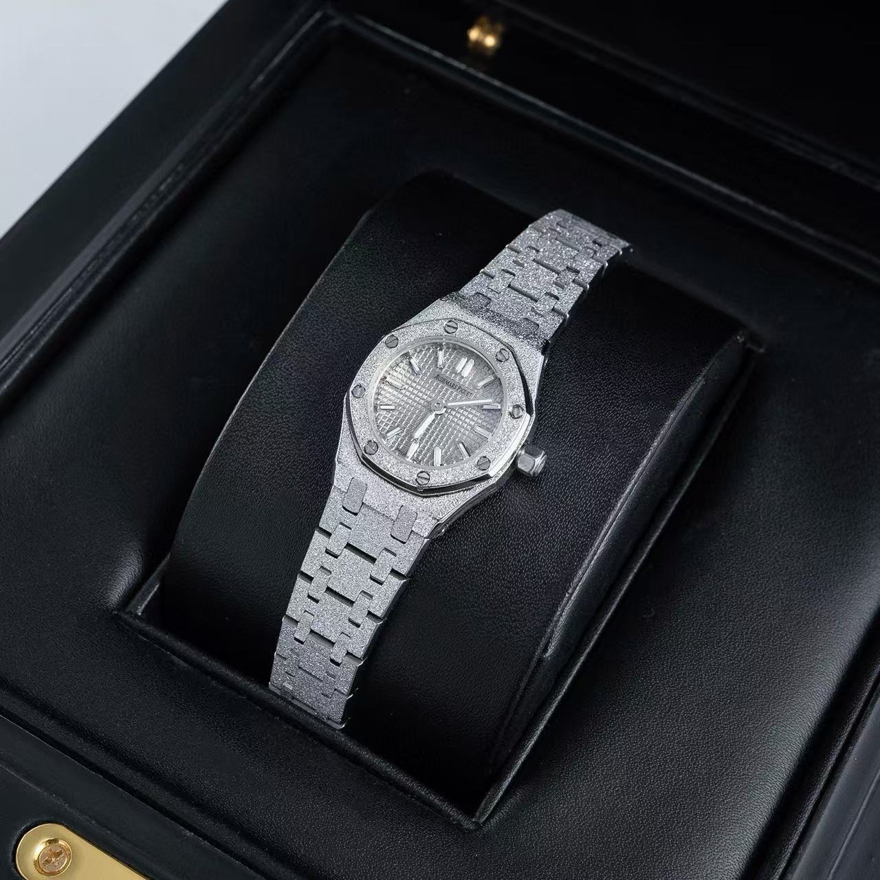 Audemarsp1guetダイヤモンドをあしらったレディース腕時計【50％割引+送料無料】