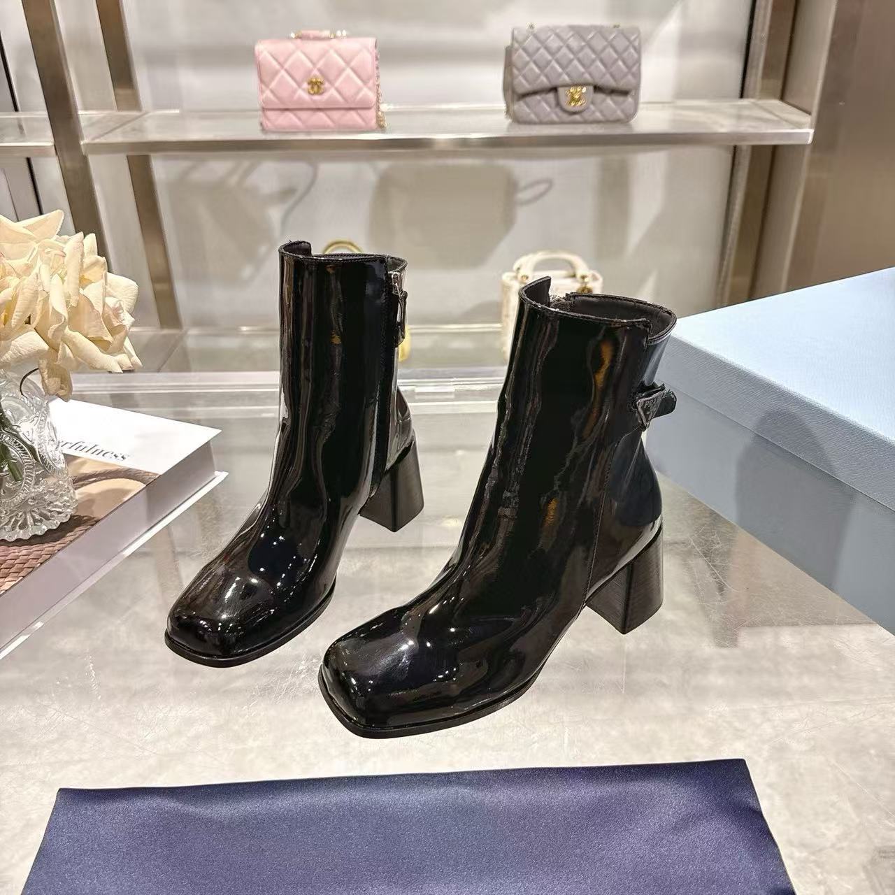 PR4DAの高品質トライアングルロゴアンクルブーツ【50％割引+送料無料】