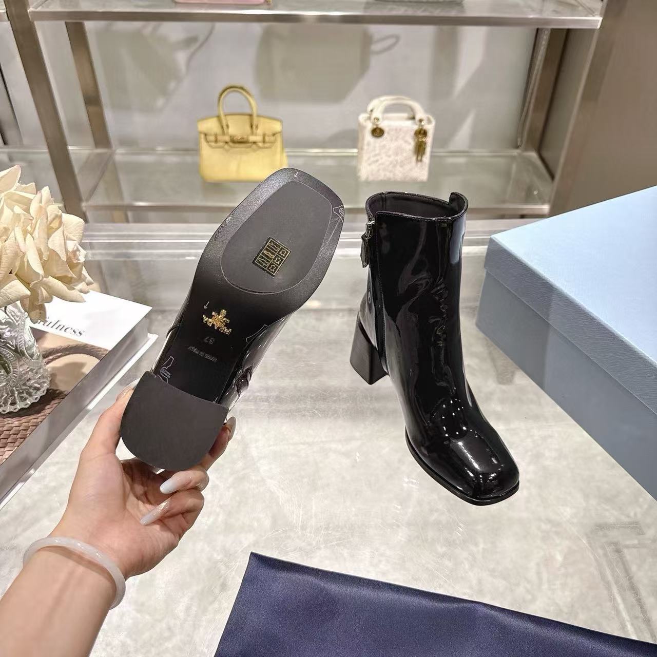 PR4DAの高品質トライアングルロゴアンクルブーツ【50％割引+送料無料】