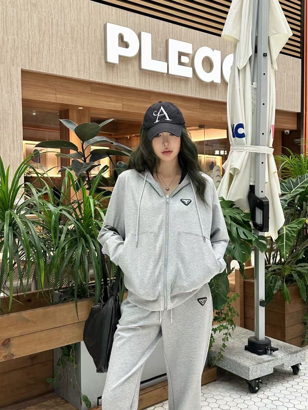 PR4DAトライアングルロゴ フード付きジャケット + パンツ ツーピースセット【50％割引+送料無料】