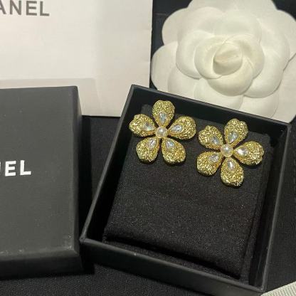 CHANE1 エンボスフラワーパールイヤリング【50％割引+送料無料】