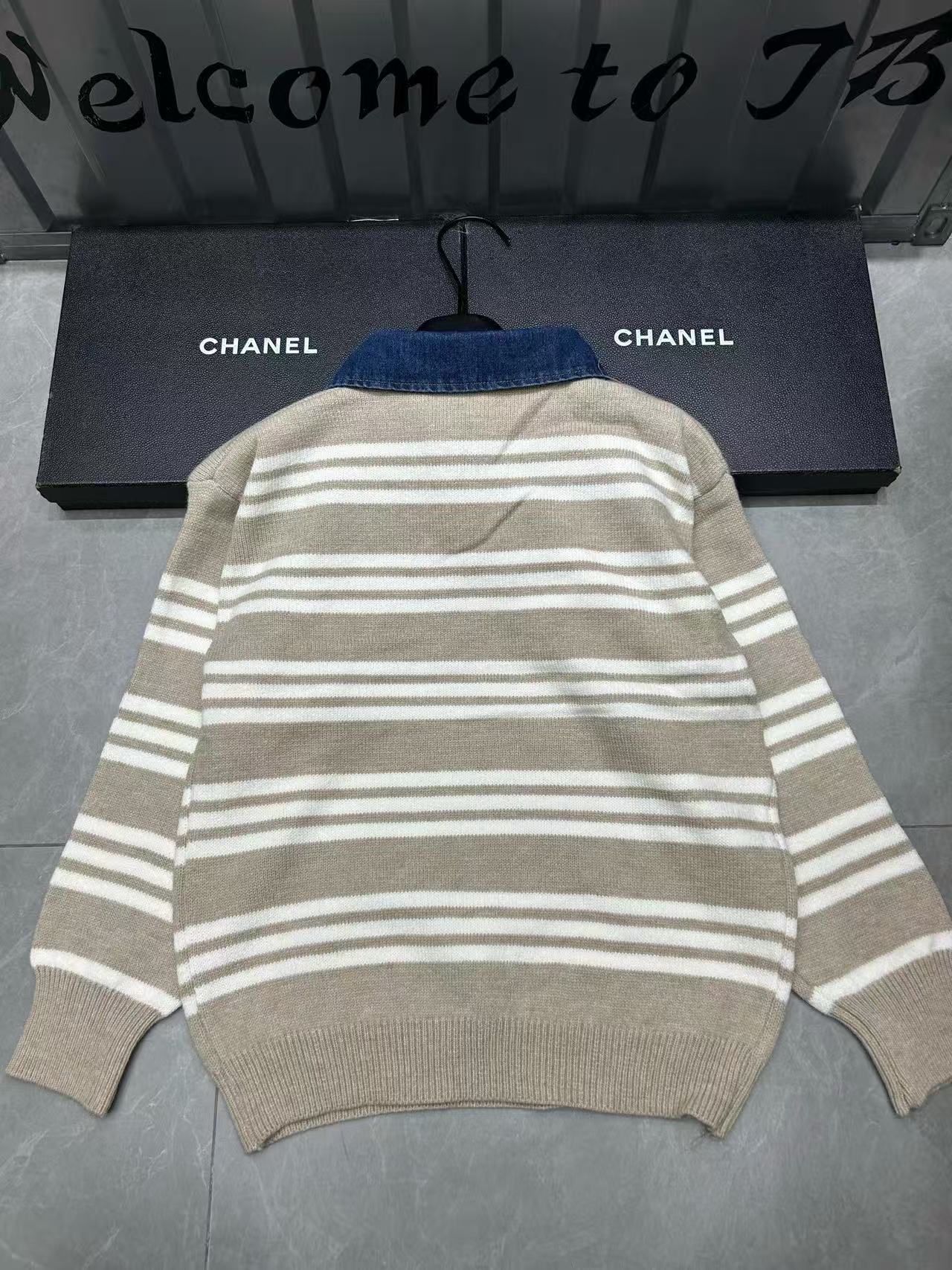 CHANE1 ダブルCロゴ入り襟付きストライプセーター【50％割引+送料無料】