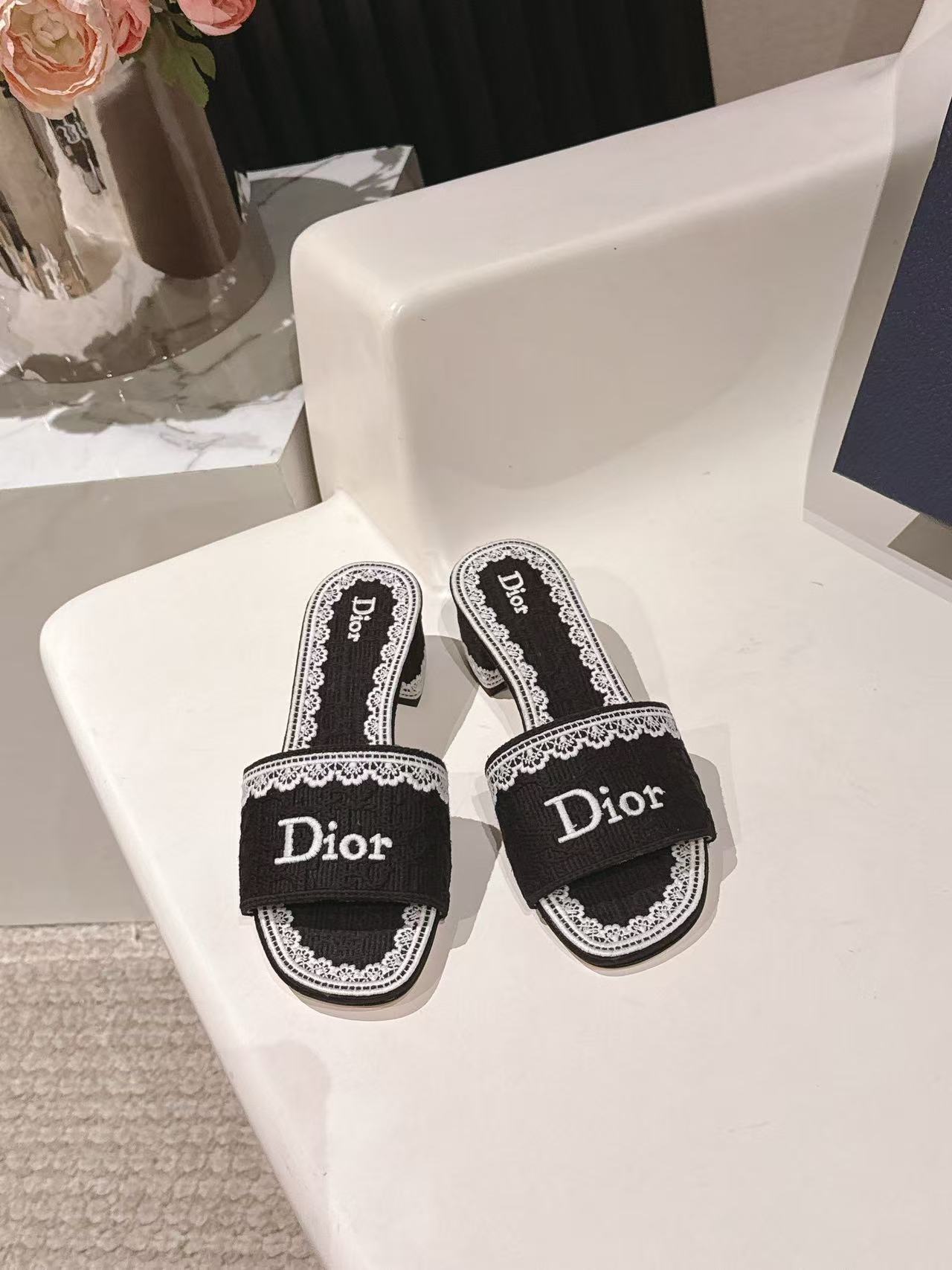 DIOR 高品質CD刺繍 チャンキーヒール フラットシューズ【50％割引+送料無料】